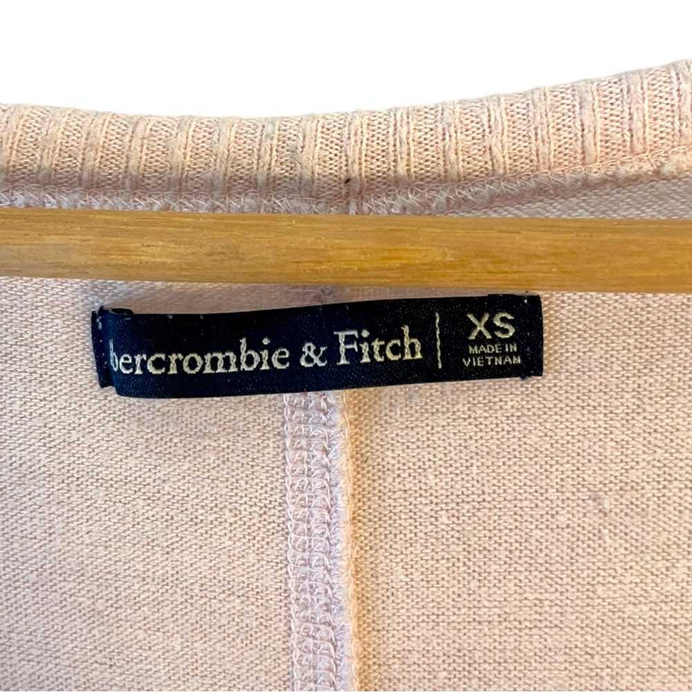 Abercrombie & Fitch, Light Pink Crop Top V Neck Lightweight Sweater, Women’s XS - Picture 4 of 9